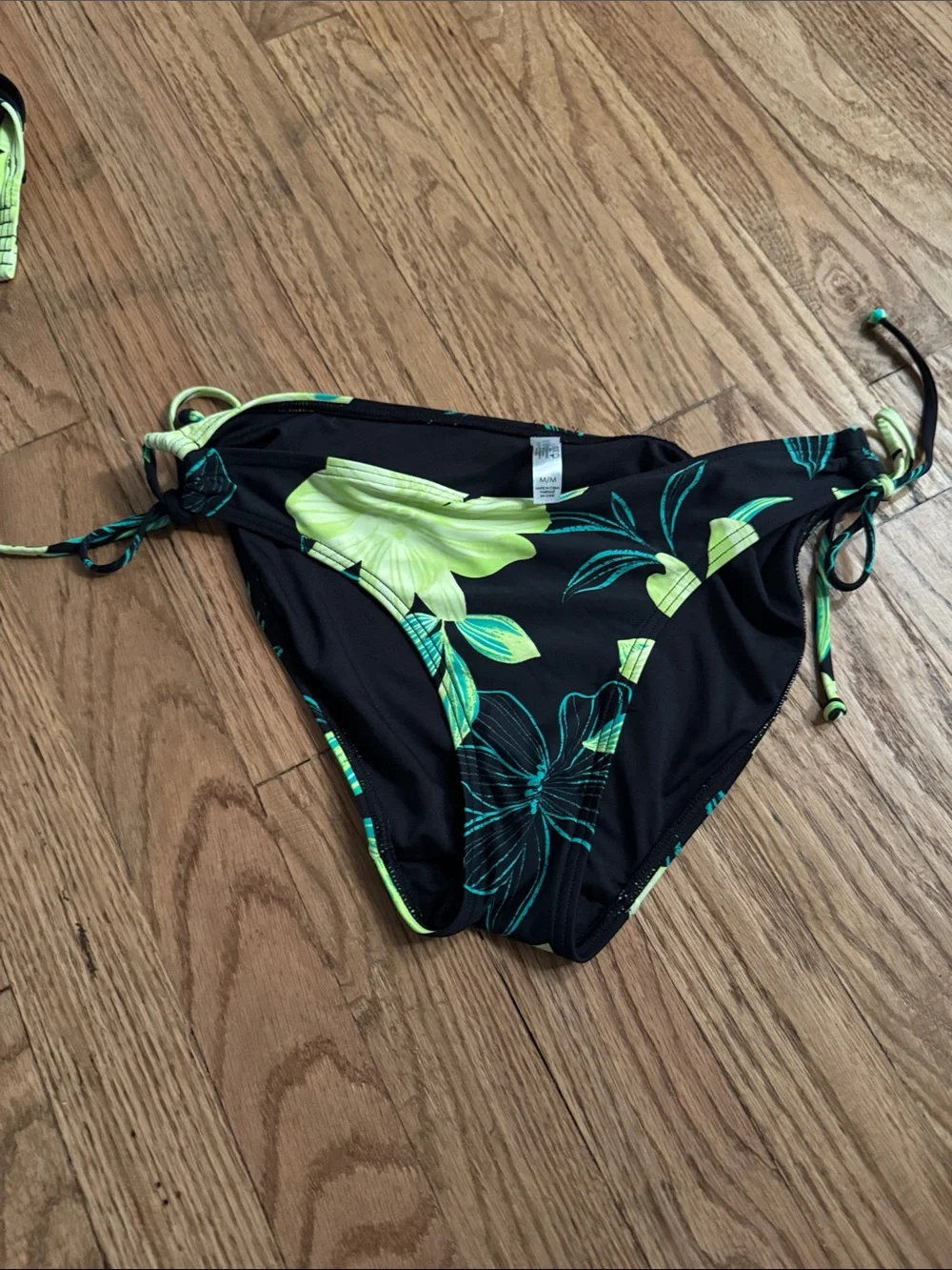 New never worn ~~ Floral Tie-Side Bikini Set in Neon Green on Black